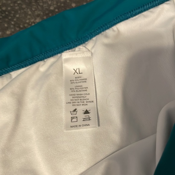 NWOT swim top size xlarge - Picture 6 of 6